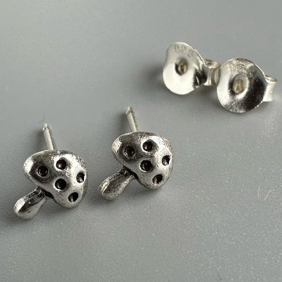Sterling Silver Mushroom Ear Stud - Picture 6 of 8